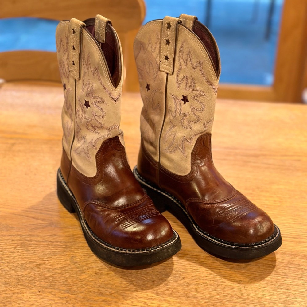 Ariat Cowboy Boots - Fat Baby - Size 7.5B